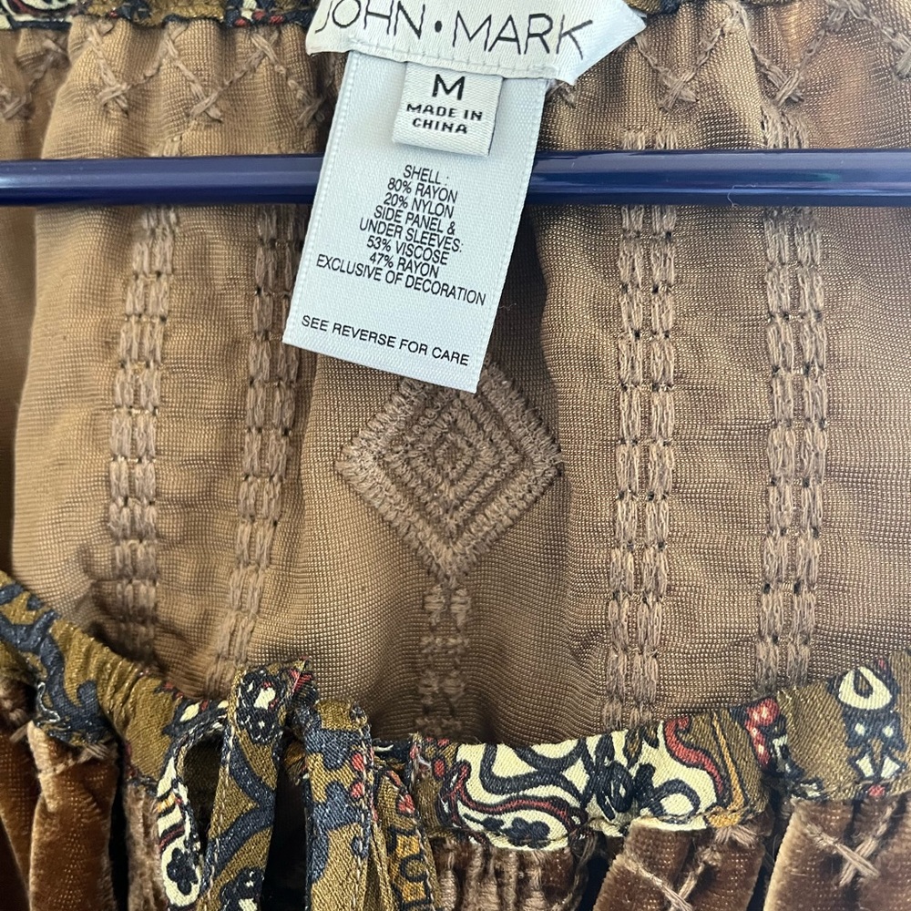 Embroidered chocolate brown top 🤠 - Picture 5 of 11